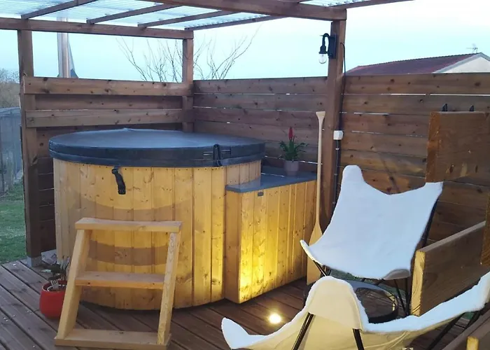 La Roulotte Des Amish & Bain Nordique A Remous Jacuzzi