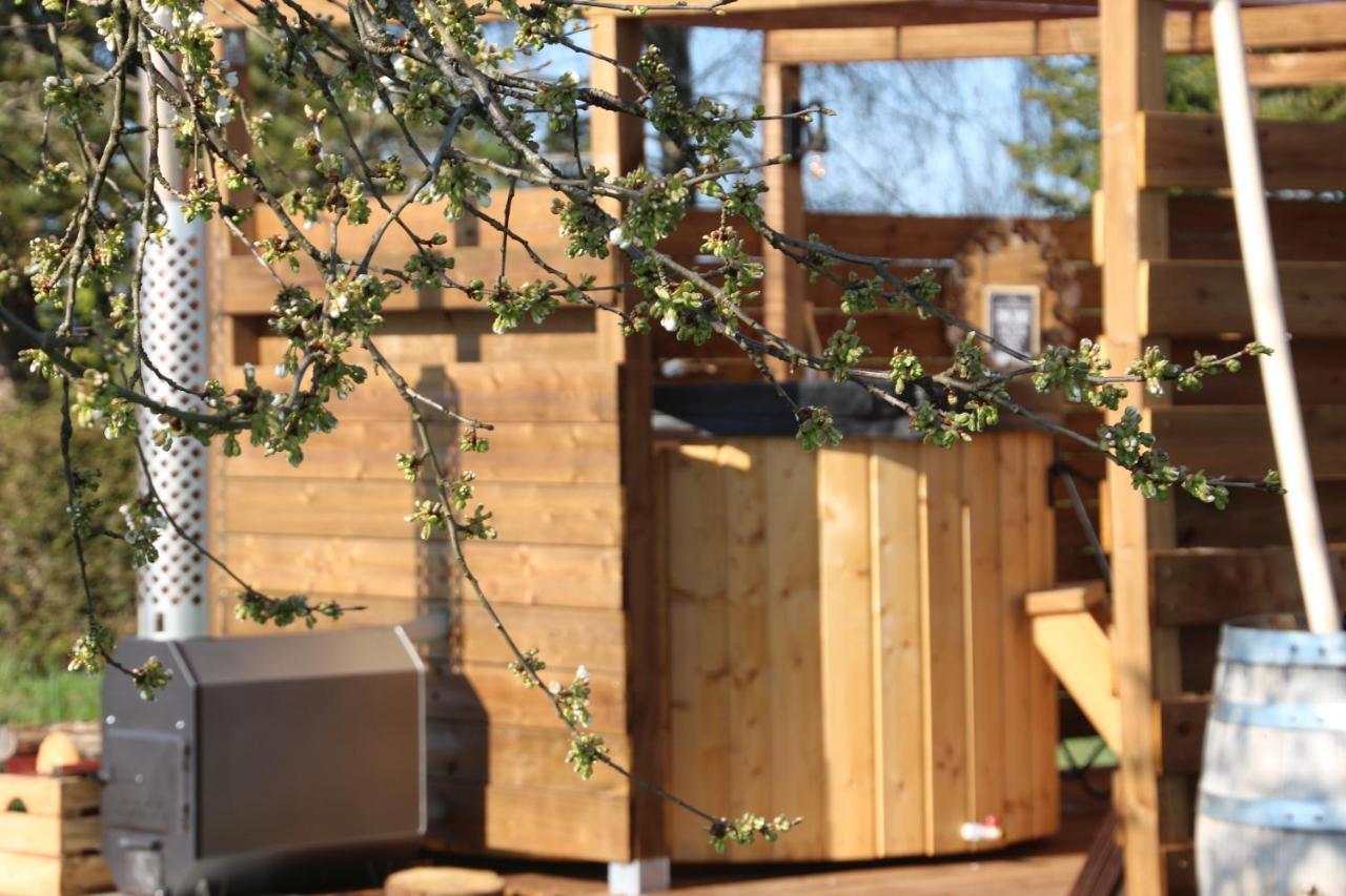 La Roulotte Des Amish & Bain Nordique A Remous Jacuzzi *